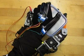 MIT supernumerary robotic fingers (2014) - Manufacturer photograph of physical MIT supernumerary robotic fingers (2014) hardware.