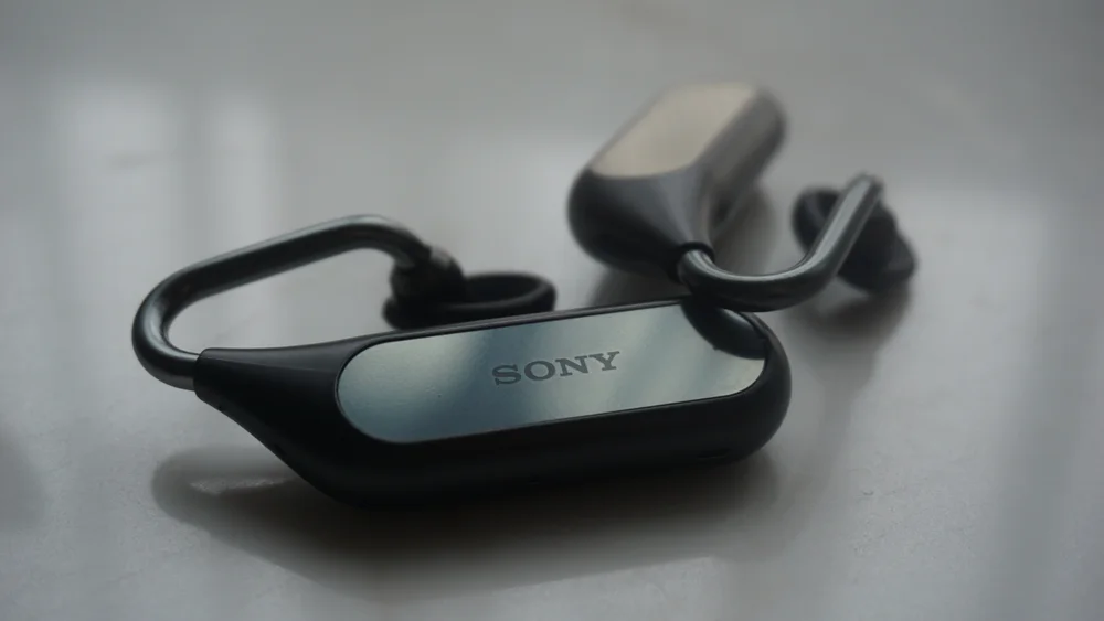 Sony Xperia Ear Duo - Original physical-device photograph of Sony Xperia Ear Duo. SmartWearGuide has not hands-on tested this model. Photo credit: James Peckham / Future / TechRadar.