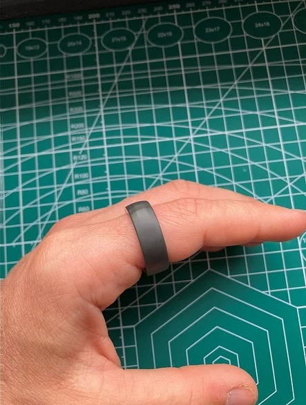 Ultrahuman Ring R1 - Ultrahuman Ring R1 worn in the original FITNESATOR physical-device review. Photo/source credit: FITNESATOR / LordOfTheSmartRings.